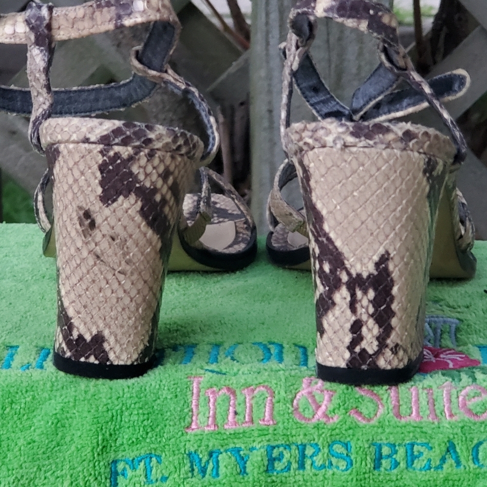 Adrienne Vittadini Romano Python Print Heels 7.5 - image 5